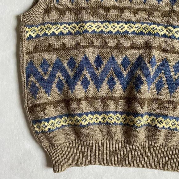 Vintage tan & blue sweater vest - Picture 3 of 4